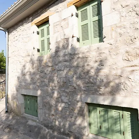 شقة Dervisia Stonehouse 4 *