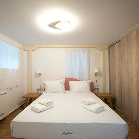 Dervisia Stonehouse 4 شقة *